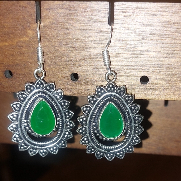 Vintage Style Green Onyx Drop Earrings - Picture 2 of 4